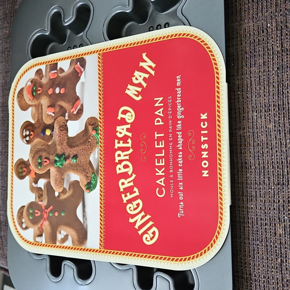 Williams Sonoma Christmas Gingerbread Man Cakelet Pan
